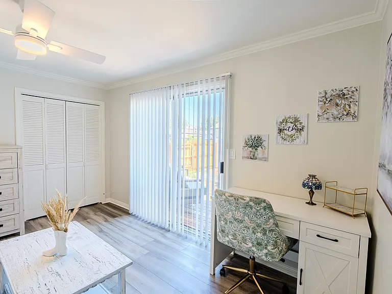 4475 Barnard St — Photo 34