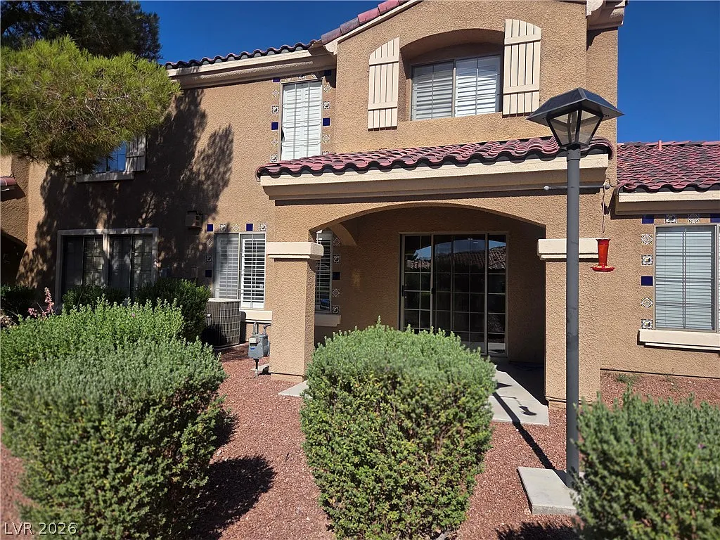 2 bed, 2.5 bath, 1507 sqft, $2,000 — Photo 2