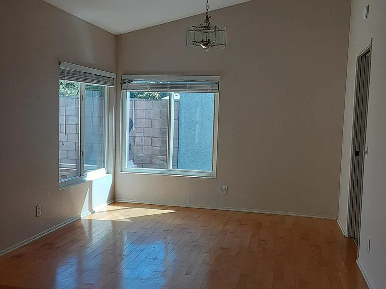 51 Red Rock — Photo 9