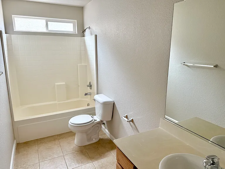 405 Darragh Ct — Photo 10
