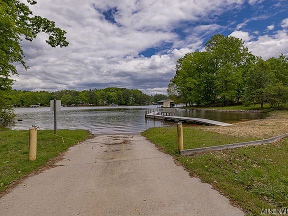 5th image of 17 Country Club Dr