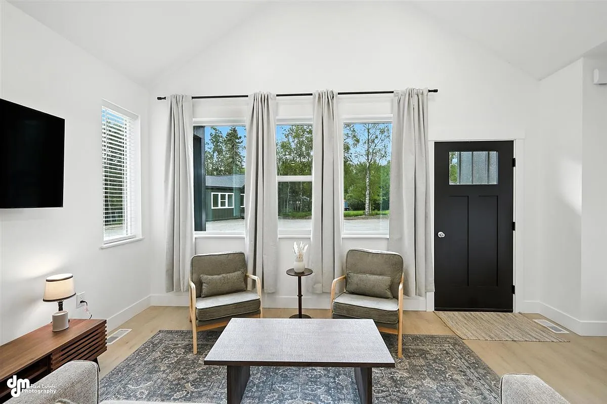 2 bed, 1.5 bath, 974 sqft, $2,550 — Photo 1