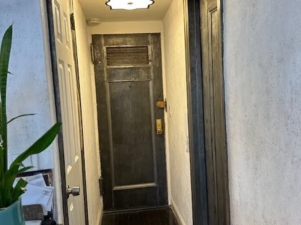 320 East 42nd Street image 1 of 5