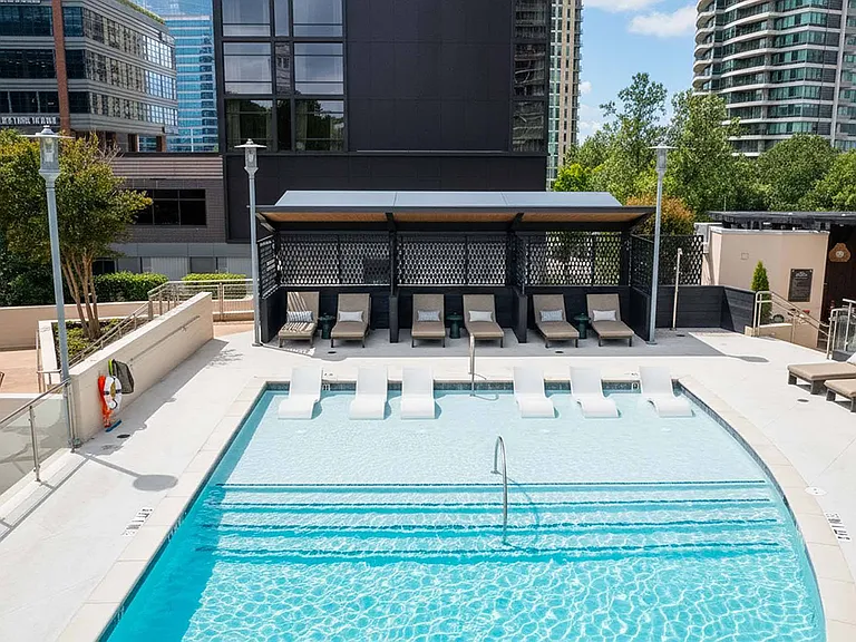The Huntley Luxury Apartments — Photo 41