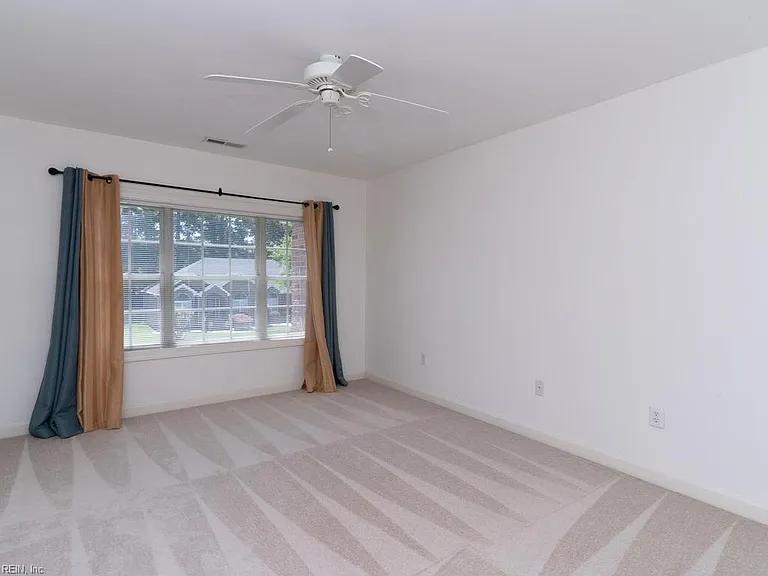 138 Greengable Way — Photo 36