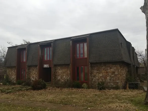 1032 4th St, Earle, AR 72331