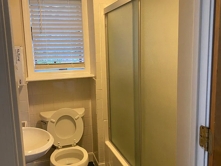 2nd Floor-Full Bath