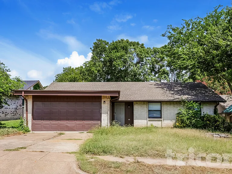 333 Clearfield Dr — Photo 1