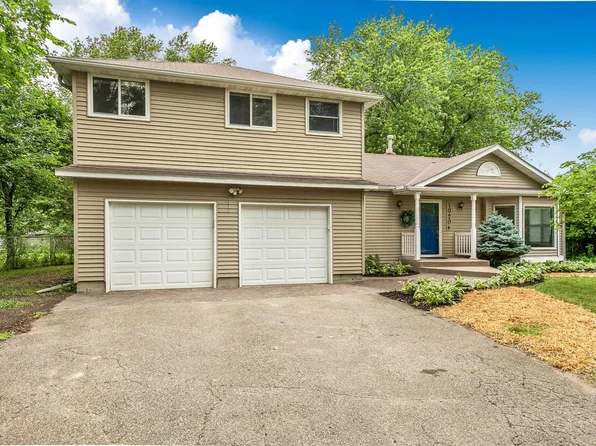 10206 Lakeview Dr W, Minnetonka, MN 55305