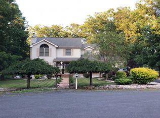 1036 Scarlet Oak Ln, Stroudsburg, PA 18360