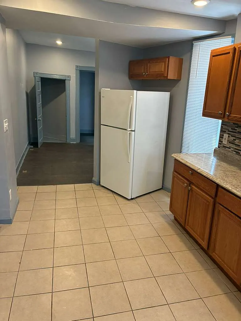 4 bed, 1338 sqft, $1,995 — Photo 2