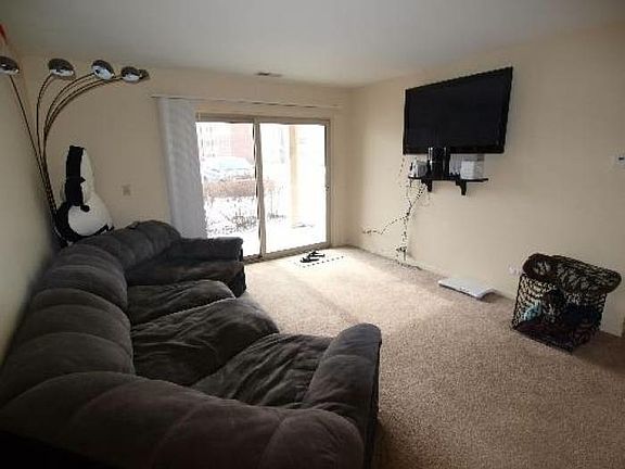 4th image of 127 Glengarry Dr APT 105