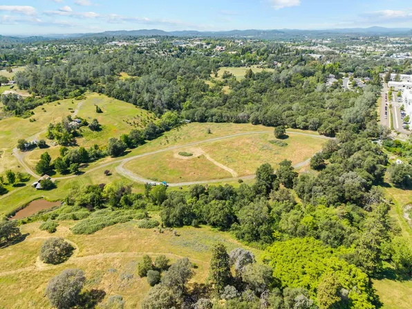 2105 Precision Pl, Auburn, CA 95603