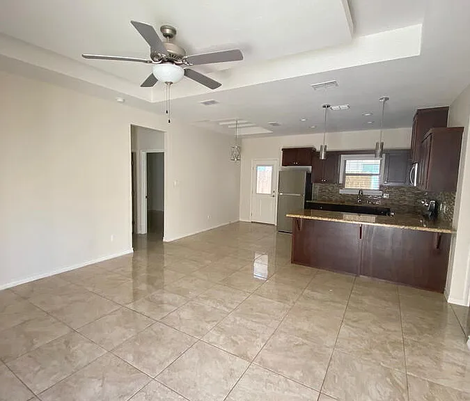 1013 E La Cantera Ave #3 — Photo 3