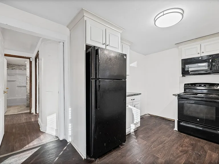 211 Saint John St — Photo 14