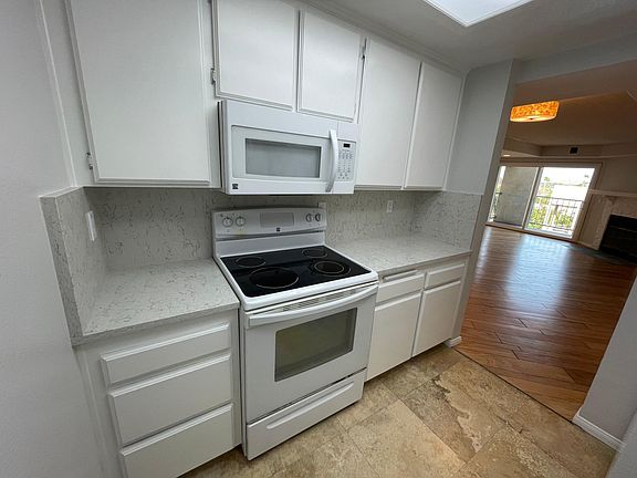 4th image of 4452 Mentone St Unit 303