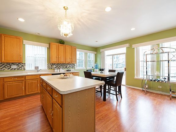 5th image of 2437 Meadowbrook Ln