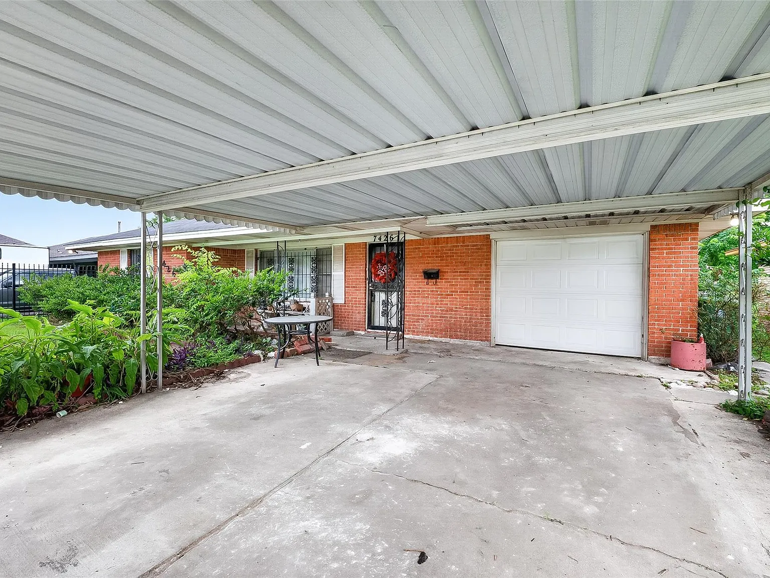 4 bed, 2.5 bath, 2095 sqft, $1,800 — Photo 2