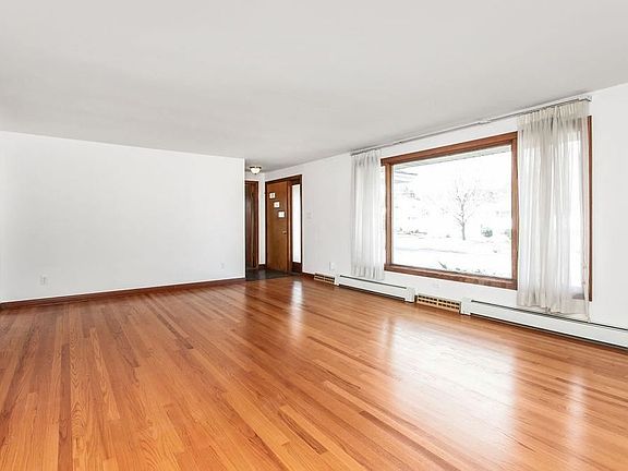 3rd image of 103 Pumpkin Ln