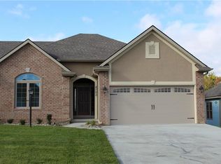 4702 Stonebridge Dr W, Saint Joseph, MO 64505