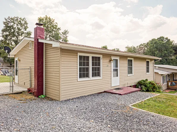 222 E 35th St, Buena Vista, VA 24416