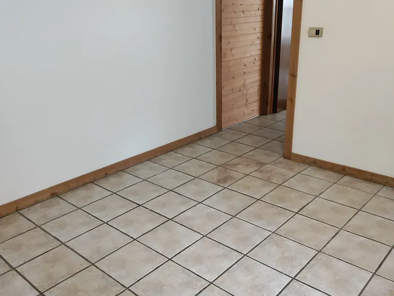 254 N Thompson Ave — Photo 5