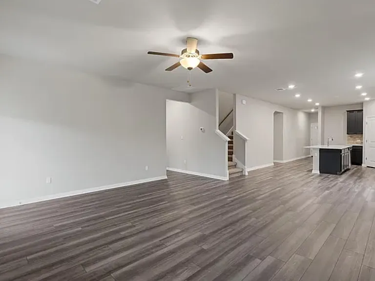 528 Loriner Way — Photo 12