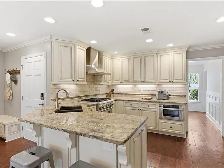 1386 Churchill Way — Photo 23