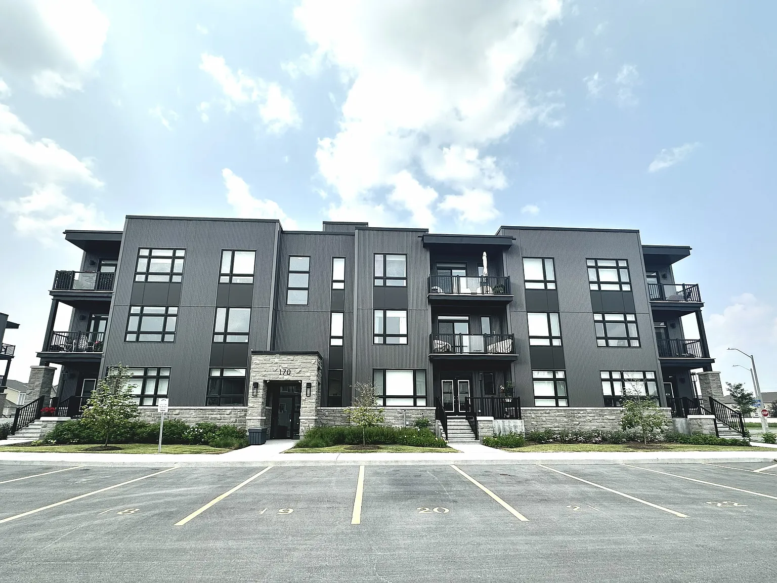 2 bed, 1214 sqft, $2,550 — Photo 3