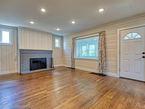 4th image of 4258 Seeden St