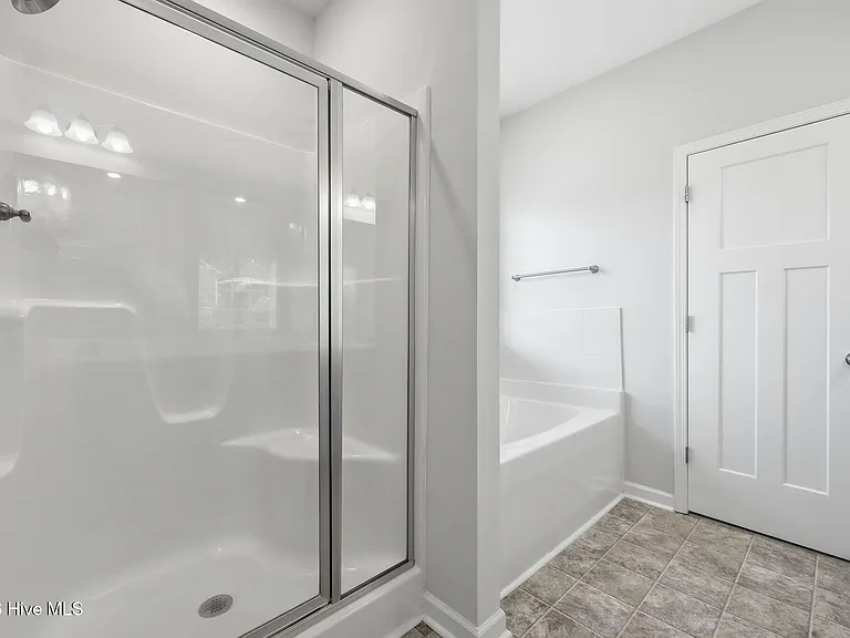 105 Village Dr — Photo 32