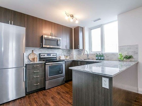 4th image of 22 E Haven Dr #105
