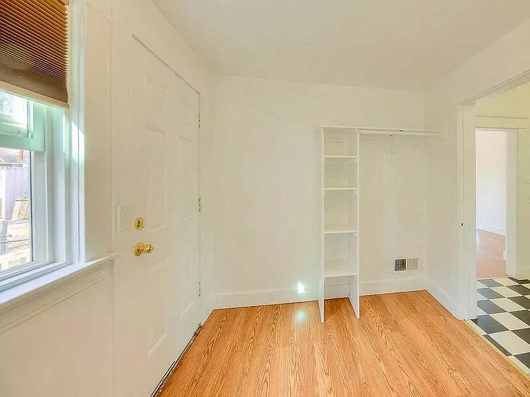 1039 Watt St — Photo 11