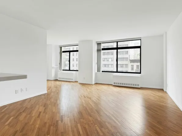 400 East 70th Street 503 image 2 of 7