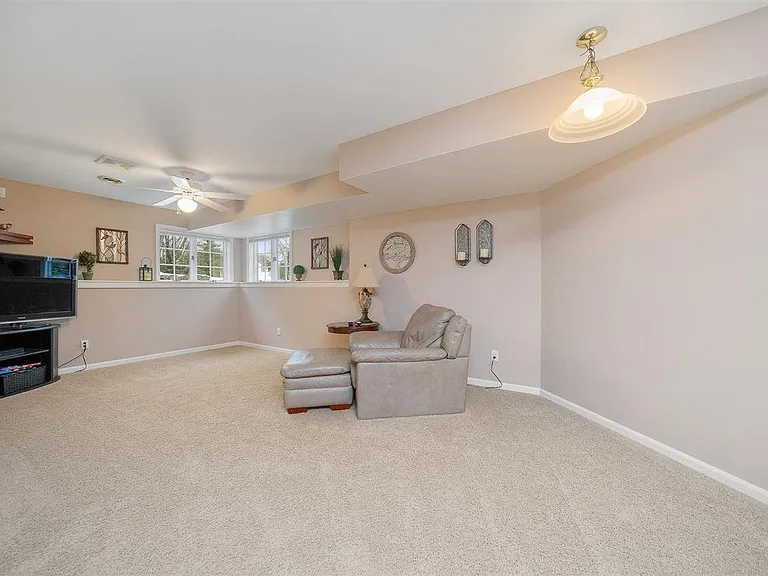 1703 Suwannee Cir — Photo 14