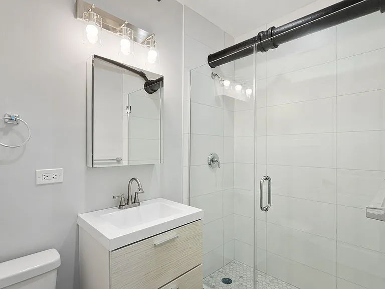 7417 N Clark St — Photo 35