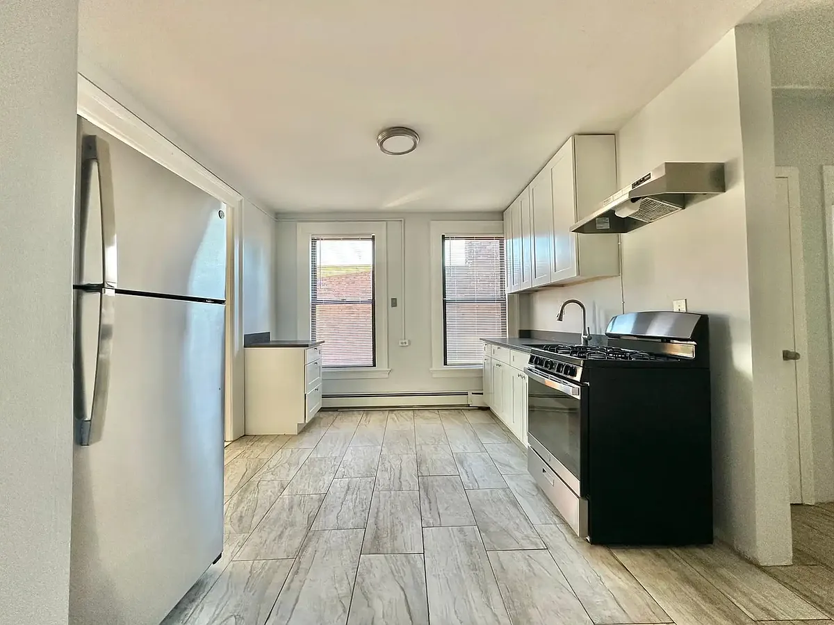 Building Photo - 33 Howe St #3L