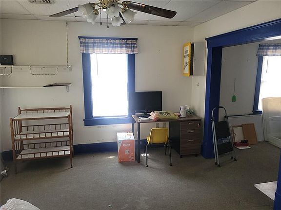3rd image of 410 W Prairie Ave