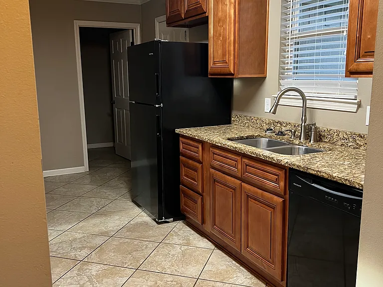 1410 Arapaho Trl — Photo 34