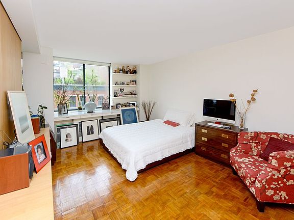 3rd image of 311 Greenwich St APT 7H
