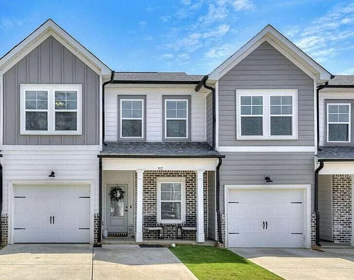 312 Sumac Trl — Photo 1