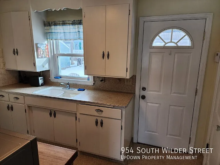 954 Wilder St S — Photo 7
