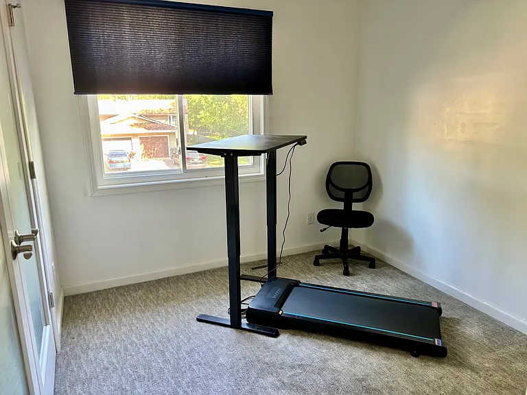 2nd bedroom with many possibilities