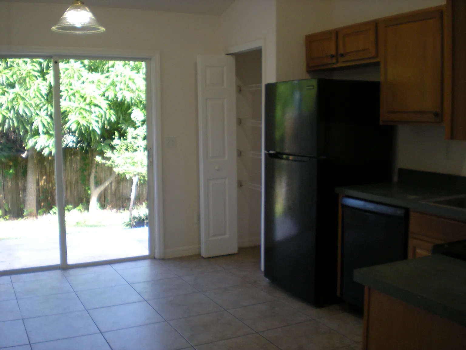 2 bed, 900 sqft, $2,100 — Photo 2