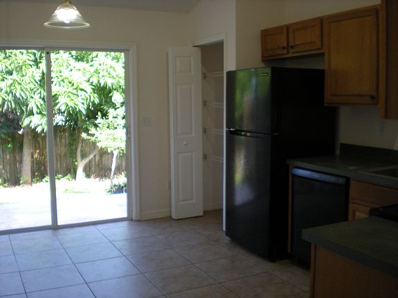 2nd image of 2677 SE Delmar St #2677