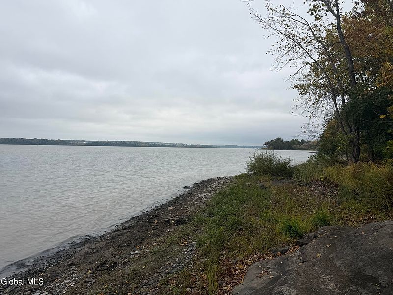3rd image of L28.000 Bridge Road