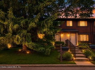 40 Stone Ln, Staten Island, NY 10314