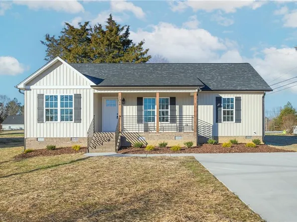 102 Harmon Dr, Thomasville, NC 27360