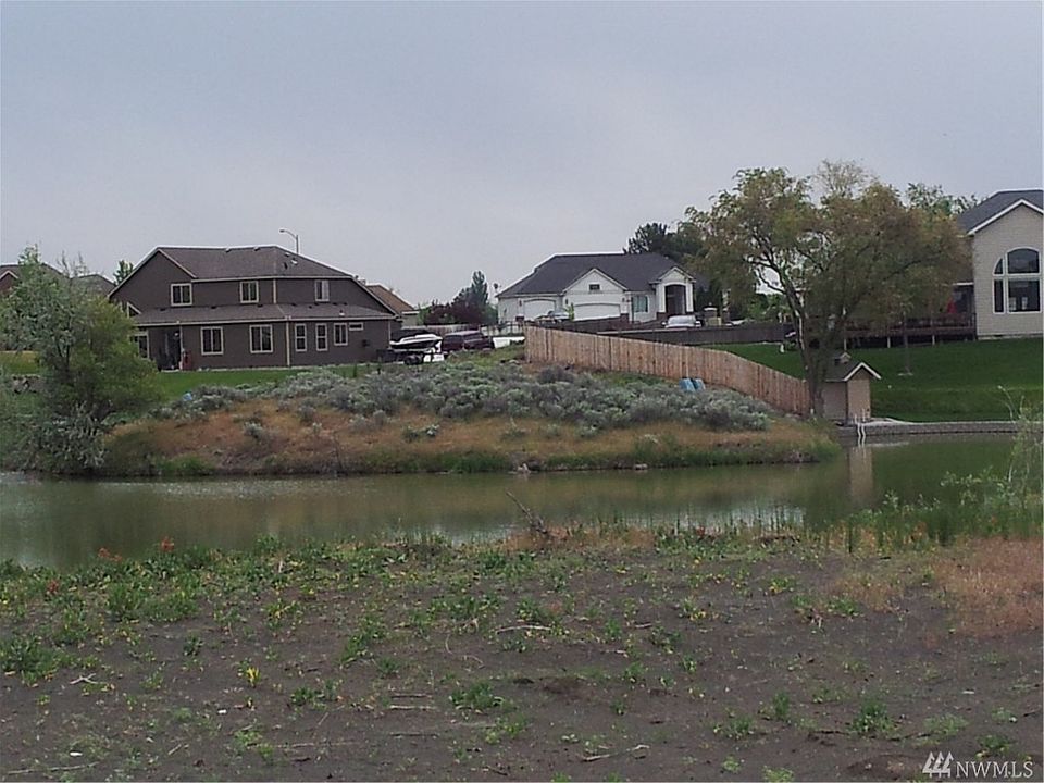 1st image of 820 Camas Pl