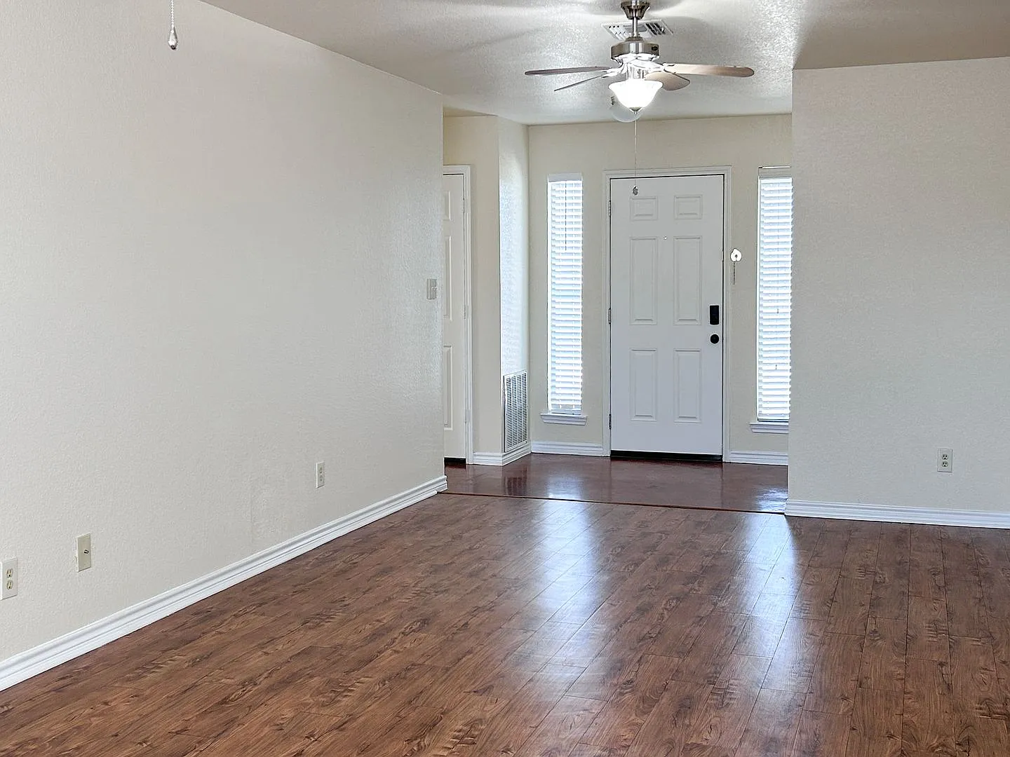 Charming Duplex with a Touch of Country Charm — Photo 4